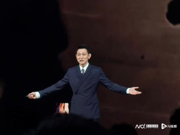 金御网 1.8万起！华为三折叠成“炒股神器”，余承东祝大家赚大钱